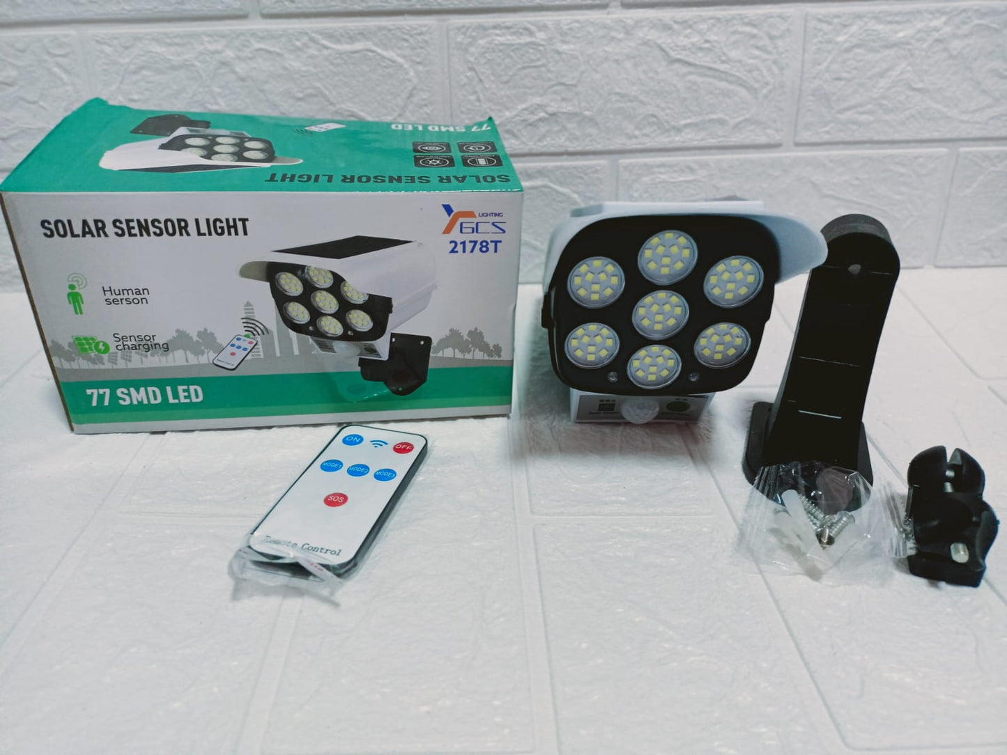 Foco Solar Tipo Cámara – Seguridad Visible, Energía Inteligente